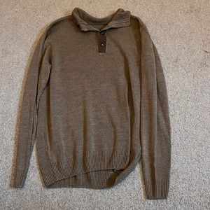 brown men’s sweater